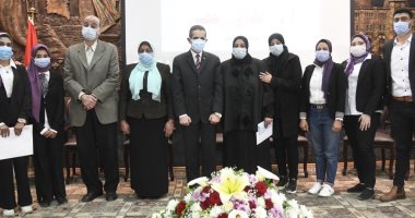 محافظ الغربية يكرم 7 أمهات مثاليات فى احتفالية مديرية التضامن.. صور