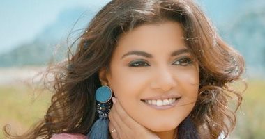 ياسمين على تكشف عن مشاريعها الفنية الجديدة فى"لايت شو"على الحياة مساء اليوم 