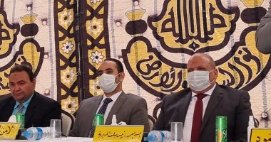 يحمل كفنه بإيديه.. إنهاء خصومة ثأرية بين عائلتين فى سوهاج.. فيديو وصور