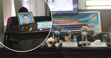 "علم ينتفع به".. جامعة طنطا تناقش رسالة دكتوراه لباحث متوفى لأول مرة.. الفقيد رحل عن الحياة قبل المناقشة بيومين.. نائب رئيس الجامعة: يستحق المساندة والتكريم.. الأسرة: عاش يحلم بالحصول على درجة الدكتوراه.. صور 