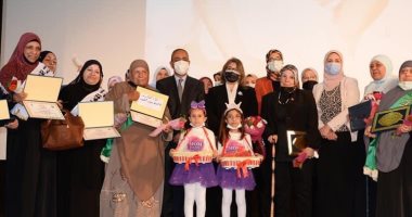محافظ الإسماعيلية يشهد تكريم الأمهات المثاليات.. صور