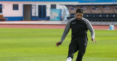 محمد مسعد لاعب سيراميكا يخضع لاختبار طبي غدا بعد آلام الخلفية
