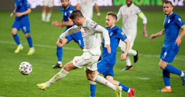 اليونان يفرض التعادل على منتخب إسبانيا فى تصفيات كاس العالم.. فيديو