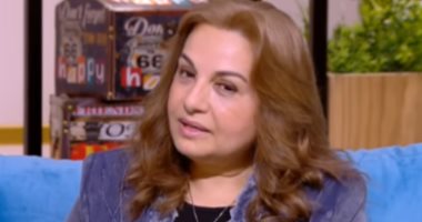 حقيقة انفصال ليلى رستم عن زوجها بسبب لقاء أحمد رمزى