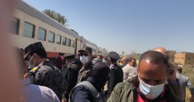 الأجهزة الأمنية تساهم فى إنقاذ مصابى قطارى سوهاج.. صور