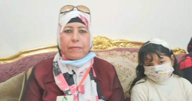 حكاية الأم المثالية المعيلة بالشرقية.. أحلام عملت بالأراضى الزراعية 15 ساعة يوميا لتربية أشقائها منهم 2 معاقين.. وتؤكد: حرمت من نعمة الخلفة وعوضنى الله بالزوج الصالح والأبناء.. والتكريم أنسانى متاعب السنين