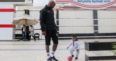 آدم شيكابالا يستعرض مهاراته الكروية فى مران الزمالك.. صور