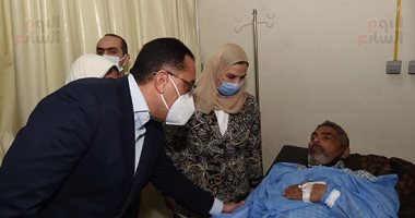 رئيس الوزراء يزور مصابى حادث قطار سوهاج ويعلن تضامن كافة أجهزة الدولة.. تعليمات من الرئيس بتوفير كل أوجه الرعاية الصحية لمصابى الحادث وتوجيه العناية اللازمة لهم.. ويؤكد: سنحاسب المتسببين فى الحادث الأليم