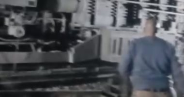 أوناش السكة الحديد تواصل رفع آثار حادث قطارى سوهاج.. فيديو لايف