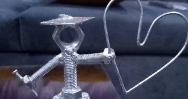 "وجدى" يحول الخردة الى انتيكات في الدقهلية.. صور 