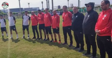 دقيقة حداد على ضحايا قطارى سوهاج قبل بداية مران المنتخب الأولمبي.. صور