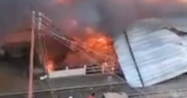 حريق بمحال مجاورة لمحطة قطار الزقازيق.. والحماية المدنية تحاول السيطرة