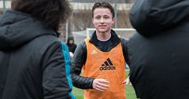 ريال مدريد يستعرض مهارات جاك داونر فى ملعب النادى الملكى.. فيديو