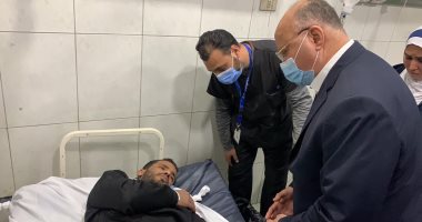 محافظ القاهرة يزور مصابى حادث انهيار عقار جسر السويس.. صور