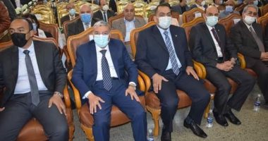 محافظ المنيا يدعو الجميع للوقوف دقيقة حداد على أرواح ضحايا قطارى سوهاج 