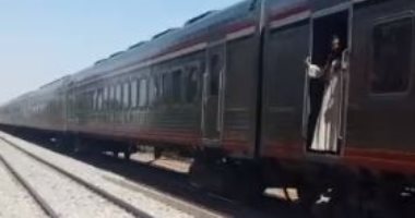 بث مباشر.. عودة حركة القطارات فى موقع حادث قطارى سوهاج