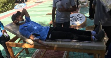 طلاب بجامعة جنوب الوادى يتبرعون بالدم لمصابى حادث سوهاج