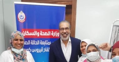مدحت العدل يعلن تلقيه الجرعة الأولى من لقاح كورونا 