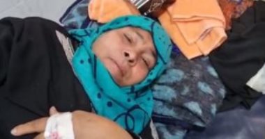 ابن سيدة قطار سوهاج الباكية يكشف حقيقة طردها من المنزل بقنا .. فيديو لايف
