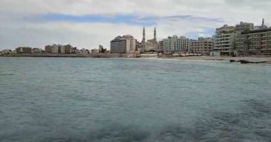 فيديو .. جولة على كورنيش مطروح  وبحرها الرائع مع انكسار موجة الطقس السيئ