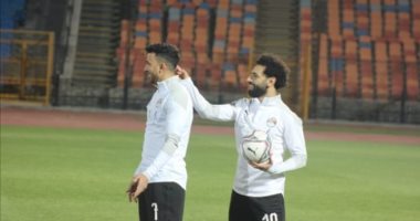 إنستجرام نجوم الكرة.. محمد صلاح يمزح مع تريزيجيه فى تدريبات الفراعنة