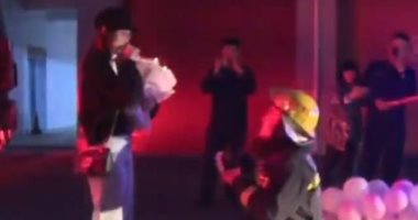 "الحلو ميكملش"جرس إنذار حرائق يفسد مفاجأة رجل إطفاء لحبيبته فى حفل الخطوبة  