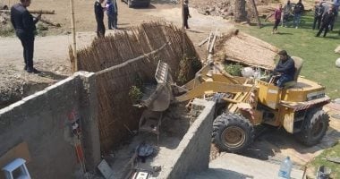 حملة مكبرة لإزالة التعديات على النهر بحلوان.. صور