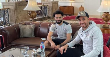 طائرة خاصة تقل محمد صلاح وتريزيجيه تغادر مطار القاهرة إلى لندن