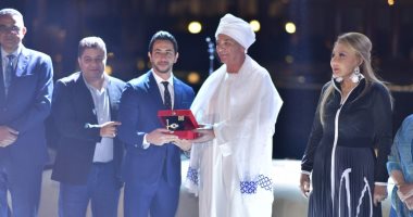 نادية الجندي ترد الجميل لمحمود حميدة وتشارك في تكريمه بمهرجان الأقصر