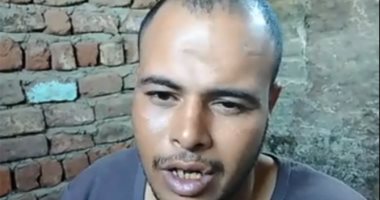 حقك عليا يا أمى.. "ياسر" نجل سيدة قطار سوهاج الباكية: لم أطردها من المنزل وطلبت منها العيش معى بعد وفاة زوجها الثانى وأعمل باليومية للإنفاق عليها.. ويؤكد: لا أتمنى سوى رضاها.. وخفت أروح لها يتقبض عليا.. فيديو