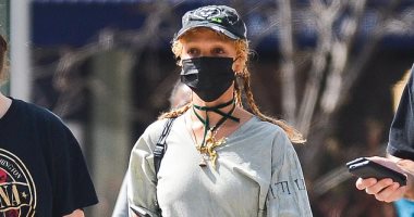 بإطلالة "مهلهلة"..النجمة العالمية FKA twigs تتنزه وتستمتع بوقتها فى نيويورك