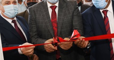 محافظ أسوان ورئيس الوطنية للصحافة يفتتحان مكتبة دار المعارف بعد التطوير.. صور