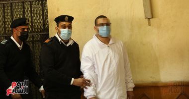 المتهم بهتك عرض طفلة المعادى أمام المحكمة: كانت عايزة تسرقنى وأنا حاجج بيت ربنا