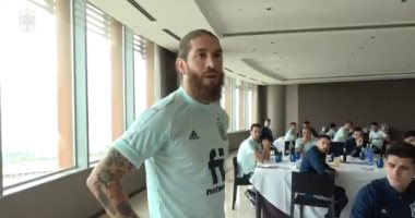 المنتخب الإسباني يحتفل بعيد ميلاد راموس.. فيديو