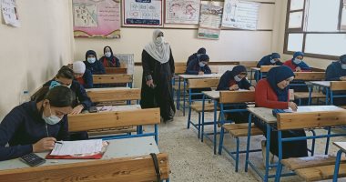 الكمامة تكسو لجان امتحانات طلاب الصف الثانى الإعدادى .. صور