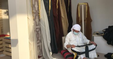 خيوطها من ذهب وسعرها يصل لـ24 ألف جنيه.. أسرار حياكة العباءة الرجالى