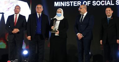 تكريم الدكتورة نيفين القباج وزيرة التضامن الاجتماعى فى احتفالية bt100