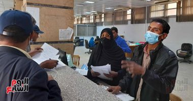 إقبال على التصالح فى مخالفات البناء بأخر يوم من المهلة المحددة.. التنمية المحلية تعلن تلقى 3 ملايين طلب.. محافظ أسوان: فرصة لن تتكرر.. استقبال 168 ألف طلب بالمنيا و227 ألفا بالقليوبية و10177 طلبا بمطروح.. صور