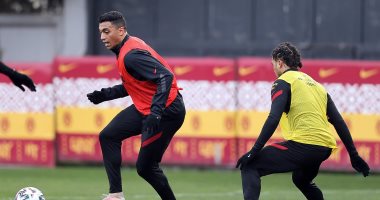 مصطفى محمد يشارك في تدريبات جالاتا سراي ليؤكد عدم إصابته بكورونا.. صور
