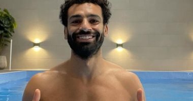 محمد صلاح فى أحدث ظهور من داخل حمام السباحة استعداداً لمواجهة الننى والريال