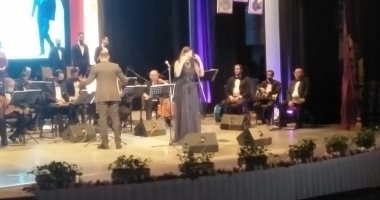 محافظ البحيرة يكرم 45 أما مثالية فى أوبرا دمنهور.. صور