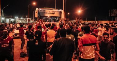 شاهد.. استقبال جماهير الأهلي لبعثة الفريق بالسودان