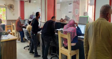 المراكز التكنولوجية بأسيوط تتسلم طلبات التصالح حتى نهاية اليوم.. صور