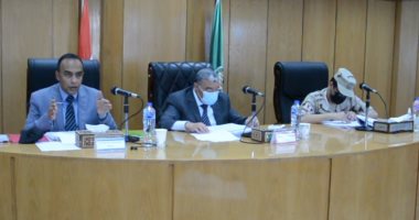 محافظ المنيا : إشراك المواطنين فى حياة كريمة بهدف متابعتهم بما يحدث