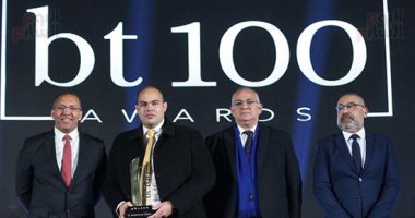 تكريم الدكتور محمود ممتاز رئيس جهاز حماية المنافسة باحتفالية bt100