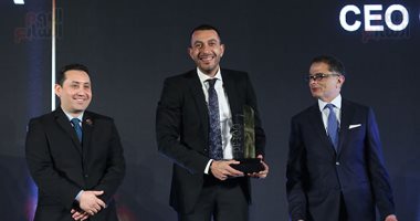 تكريم المهندس أحمد العدوى الرئيس التنفيذي لشركة إنرشيا للتنمية العقارية باحتفالية bt100