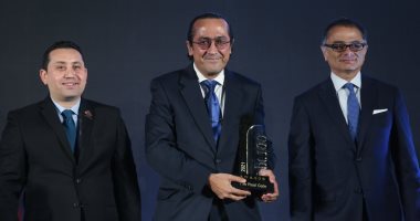 تكريم أحمد غزي رئيس شركة إيه سي جي أي تي أف لتنظيم المعارض والمؤتمرات باحتفالية bt100