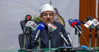 وزير الأوقاف يعلن ضوابط صلاة التراويح والعيد.. مختار جمعة: غلق أى مسجد لا يلتزم رواده بالإجراءات الاحترازية وممنوع اصطحاب الأطفال.. ويؤكد: فتح مصلى السيدات شرط وجود واعظة.. وقصر صلاة العيد على الساحات "المسورة"