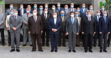 نائب وزير الطيران المدنى يلتقى جميع مديرى المطارات المصرية