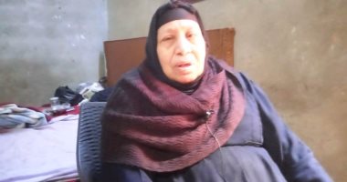 ولسة بتعافر وشقيانة.. أم عاطف شالت حمل بيتها ووقفت بجوار زوجها فى مرضه.. بائعة الفسيخ: نزلت السوق للإنفاق على أطفالى وأصبحت أشهر بائعة فسيخ فى المنيا.. وهانى رمزى اشترى من 6 جلاليب عندما كان طالبا